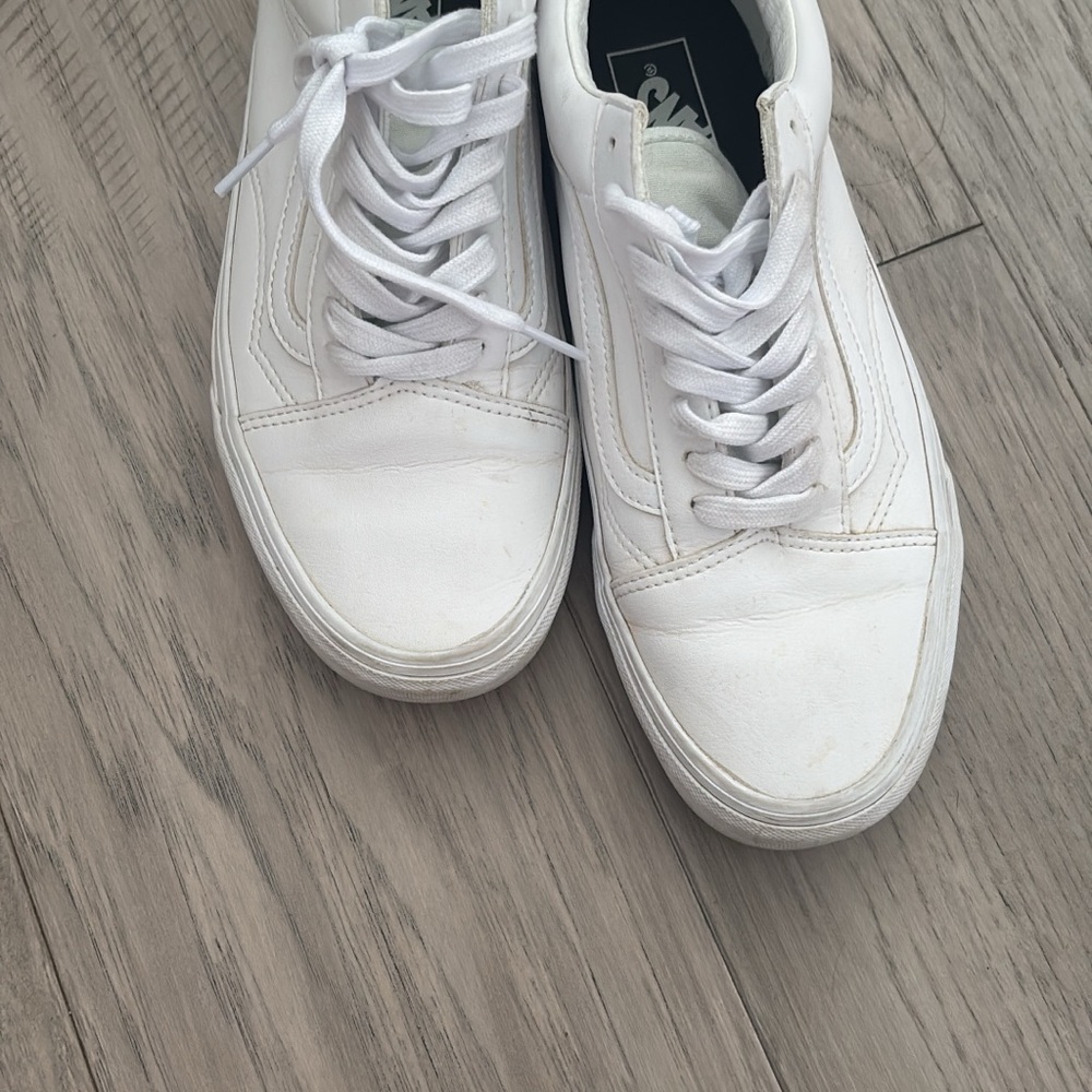 Vans White Low-Top Sneakers Classic Minimalist Design